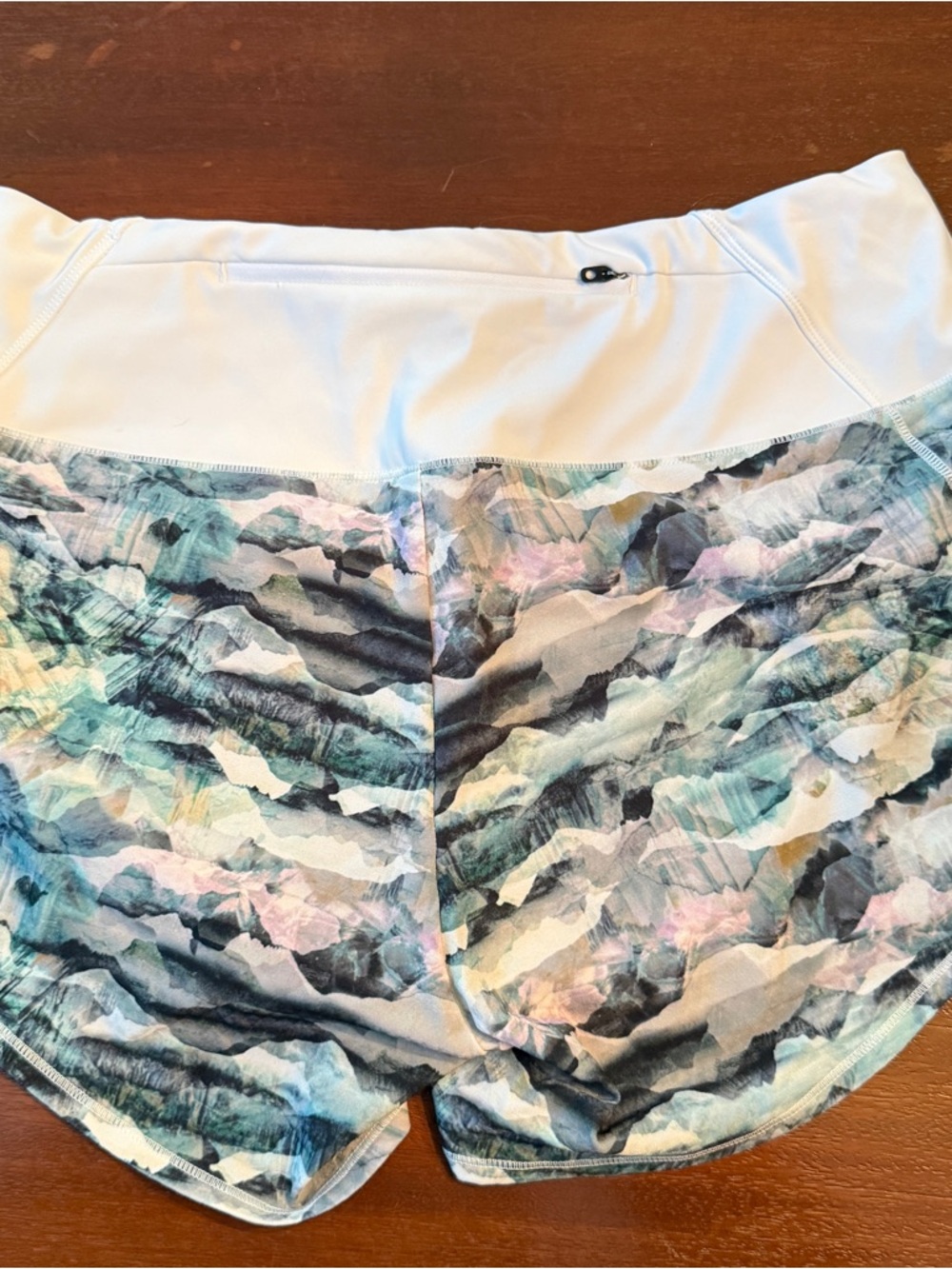 Oiselle Roga Shorts Size 4 Mountain Pattern Athletic Shorts/Running Bottoms - Picture 2 of 3